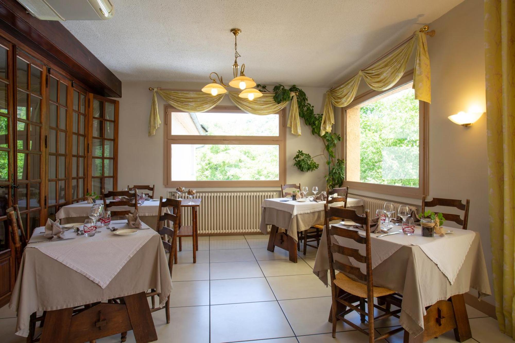 Logis Hotel Restaurant Du Pont Ambialet Luaran gambar