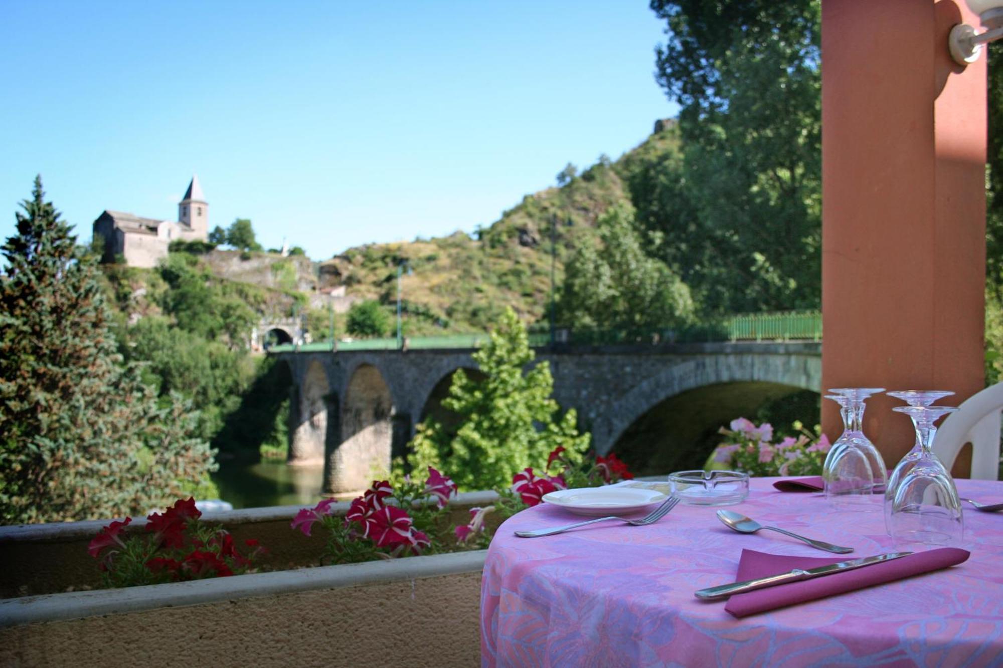 Logis Hotel Restaurant Du Pont Ambialet Luaran gambar